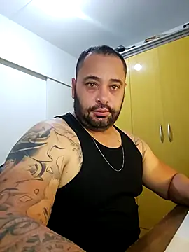 Snapshot of drlluis chatting on 12-17-25, 09:21 drlluis online show from 12-17-25, 09:21