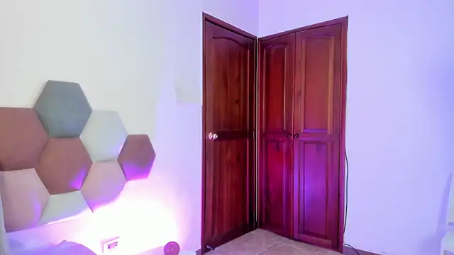 Snapshot of GahiaBelucci chatting on 02-12-26, 01:28 GahiaBelucci online show from 02-12-26, 01:28