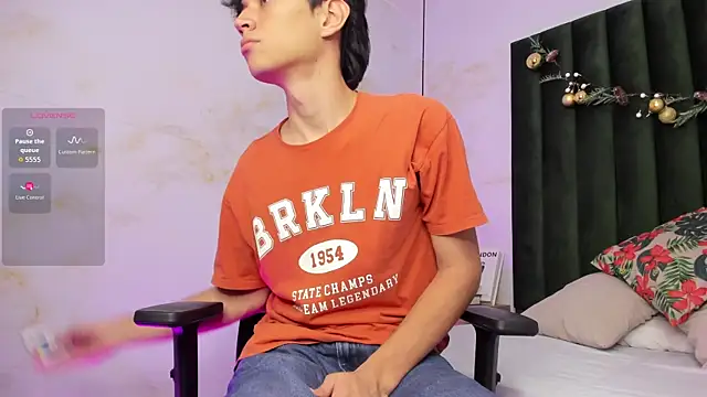 Snapshot of Aron_valverde chatting on 12-18-25, 02:28 Aron valverde online show from 12-18-25, 02:28