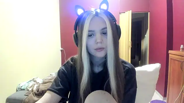 LunaAngell online show from 12-21-25, 11:12