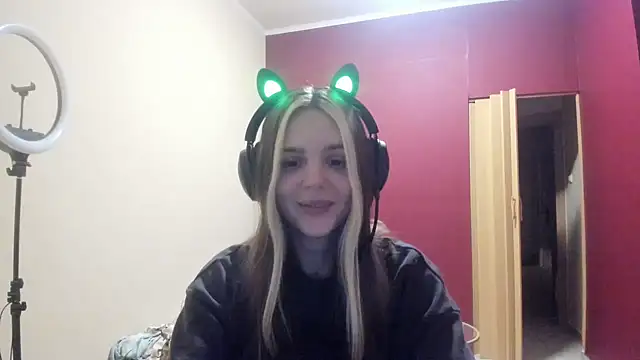 LunaAngell online show from 12-23-25, 02:09