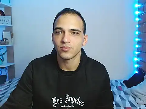 MaaX2330 online show from 12-18-25, 02:34