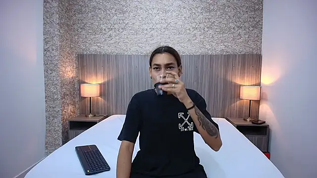 zoe bermudez online show from 12-22-25, 11:51