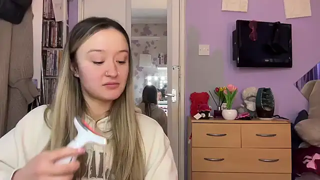 Snapshot of LilyLuck_ chatting on 02-14-26, 04:26 LilyLuck online show from 02-14-26, 04:26