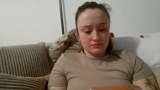 Snapshot of LilyLuck_ chatting on 02-23-26, 06:27 LilyLuck online show from 02-23-26, 06:27