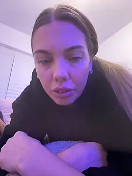 Snapshot of HardandHornycouple chatting on 12-18-25, 11:11 HardandHornycouple online show from 12-18-25, 11:11