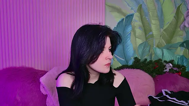 Snapshot of Milana_Cold chatting on 01-13-26, 08:47 Milana Cold online show from 01-13-26, 08:47