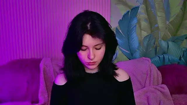 Snapshot of Milana_Cold chatting on 01-14-26, 08:47 Milana Cold online show from 01-14-26, 08:47