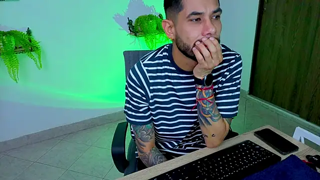 Snapshot of RexLive_Medusa chatting on 12-20-25, 02:24 RexLive Medusa online show from 12-20-25, 02:24