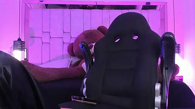 Charlotteinpole online show from 01-19-26, 03:43