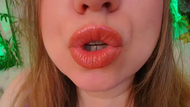 HappyLisa online show from 12-23-24, 08:44