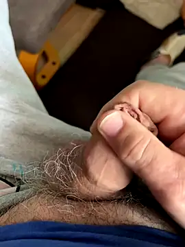 Snapshot of passatwind chatting on 12-21-25, 12:34 passatwind online show from 12-21-25, 12:34