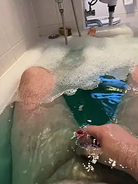 Snapshot of passatwind chatting on 01-10-26, 02:52 passatwind online show from 01-10-26, 02:52