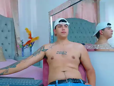 Snapshot of ThomasThund chatting on 01-16-26, 06:56 ThomasThund online show from 01-16-26, 06:56