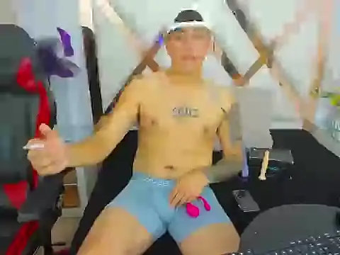 Snapshot of ThomasThund chatting on 01-18-26, 02:37 ThomasThund online show from 01-18-26, 02:37