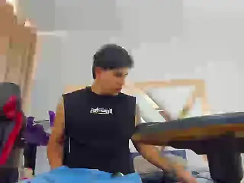 Snapshot of ThomasThund chatting on 01-18-26, 03:05 ThomasThund online show from 01-18-26, 03:05