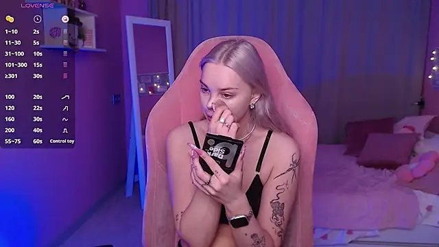 Snapshot of Leslie_Caronn chatting on 03-01-26, 07:43 Leslie Caronn online show from 03-01-26, 07:43