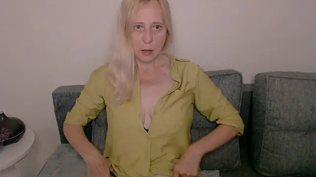 MiLenaMilf online show from 09-10-25, 07:19