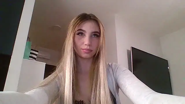 Snapshot of TeenLily chatting on 02-18-26, 08:38 TeenLily online show from 02-18-26, 08:38