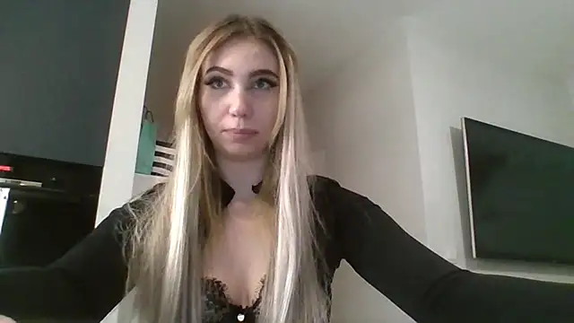 Snapshot of TeenLily chatting on 02-23-26, 07:44 TeenLily online show from 02-23-26, 07:44