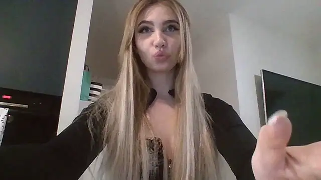 Snapshot of TeenLily chatting on 02-25-26, 07:56 TeenLily online show from 02-25-26, 07:56