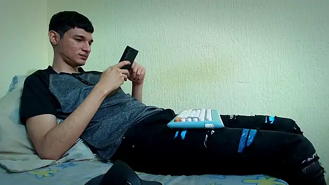 Snapshot of LeonS_20cm chatting on 01-13-26, 04:40 LeonS 20cm online show from 01-13-26, 04:40