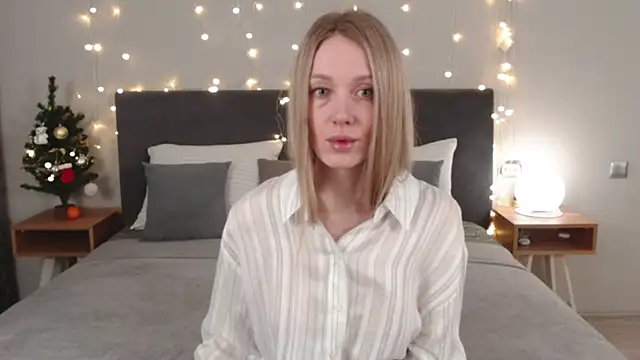 JuliMils online show from 01-06-26, 03:10