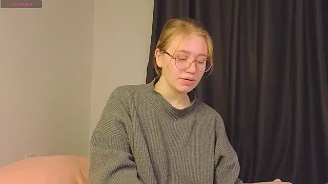 Snapshot of starsonthesky chatting on 01-09-26, 05:43 starsonthesky online show from 01-09-26, 05:43