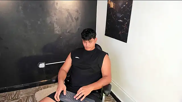 Snapshot of Nicole_and_thiago1 chatting on 02-19-26, 09:00 Nicole and thiago1 online show from 02-19-26, 09:00