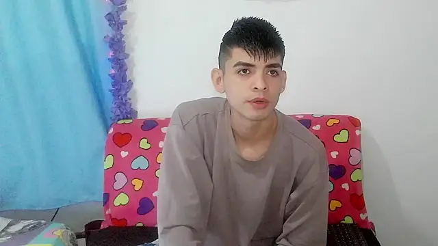 Snapshot of nico22love chatting on 02-10-26, 08:35 nico22love online show from 02-10-26, 08:35