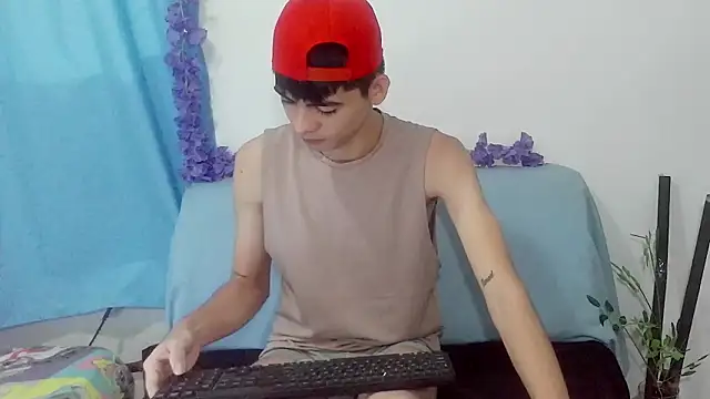 Snapshot of nico22love chatting on 02-23-26, 07:44 nico22love online show from 02-23-26, 07:44