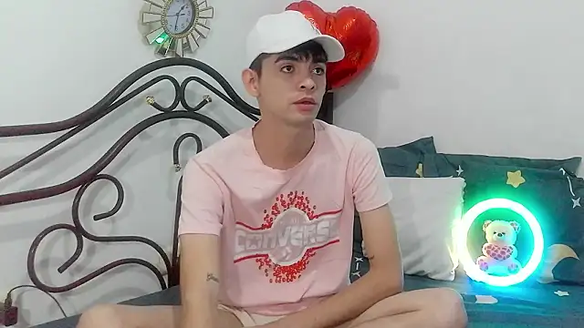 Snapshot of nico22love chatting on 02-25-26, 12:09 nico22love online show from 02-25-26, 12:09