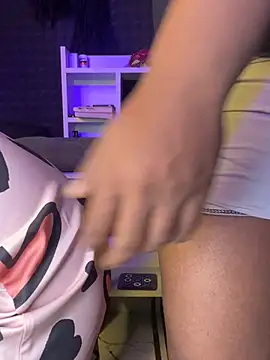 Snapshot of Shankkyyy chatting on 02-11-26, 08:19 Shankkyyy online show from 02-11-26, 08:19