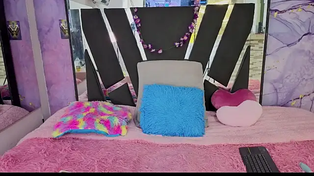 Alice NY online show from 04-09-26, 04:56