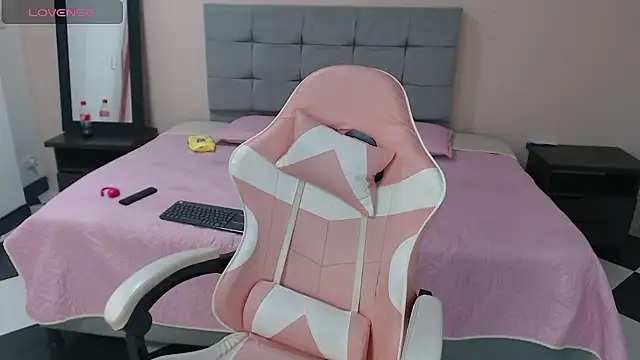 Snapshot of Abby_Hiiltoon chatting on 01-14-26, 04:29 Abby Hiiltoon online show from 01-14-26, 04:29