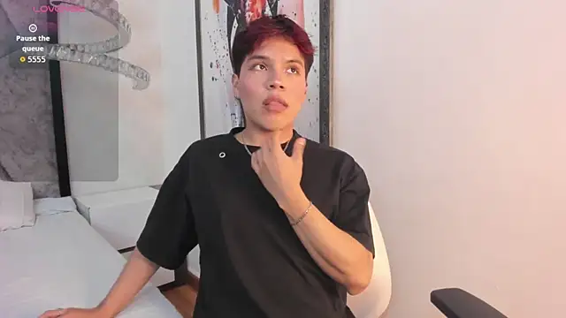 Snapshot of LittleZanee chatting on 01-15-26, 08:01 LittleZanee online show from 01-15-26, 08:01