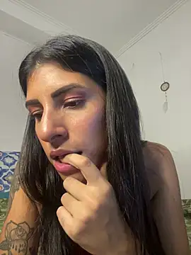 Snapshot of moronoiroficial chatting on 02-11-26, 02:05 moronoiroficial online show from 02-11-26, 02:05