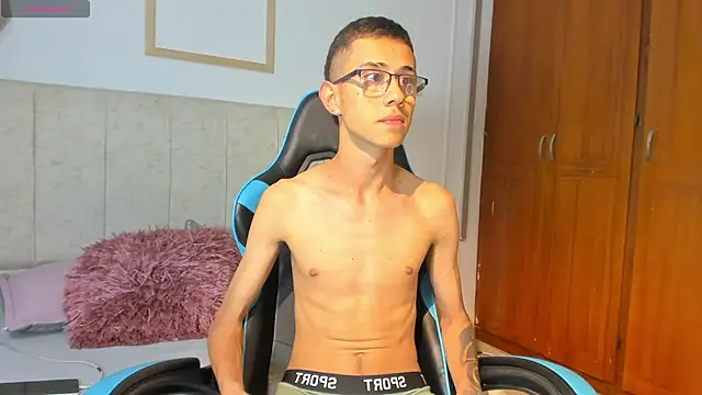 Snapshot of asher_lux chatting on 01-05-26, 08:56 asher lux online show from 01-05-26, 08:56