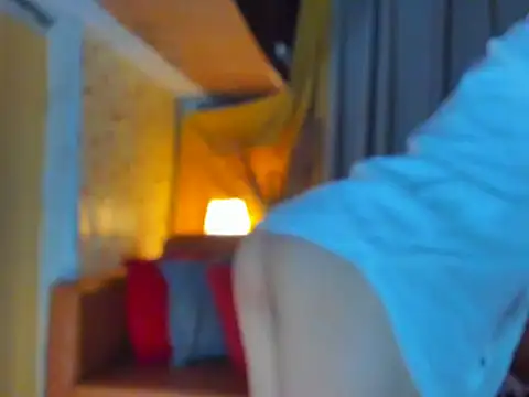 Snapshot of Andrea_bricks06 chatting on 12-17-24, 03:50 Andrea bricks06 online show from 12-17-24, 03:50