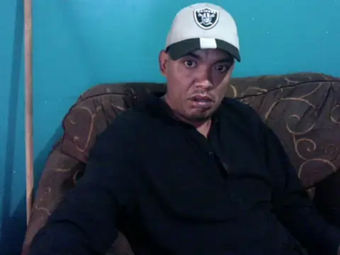 Snapshot of latinomoreno95 chatting on 06-06-26, 06:34 latinomoreno95 online show from 06-06-26, 06:34