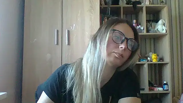 Snapshot of VikiLove765 chatting on 02-01-26, 10:14 VikiLove765 online show from 02-01-26, 10:14