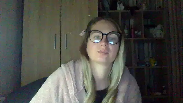 Snapshot of VikiLove765 chatting on 02-01-26, 10:19 VikiLove765 online show from 02-01-26, 10:19