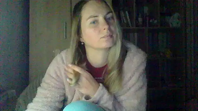 Snapshot of VikiLove765 chatting on 02-16-26, 10:28 VikiLove765 online show from 02-16-26, 10:28