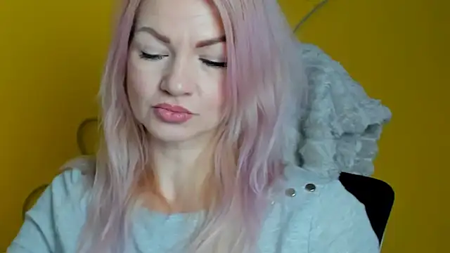 Snapshot of Madonna_Fire chatting on 01-18-26, 12:31 Madonna Fire online show from 01-18-26, 12:31