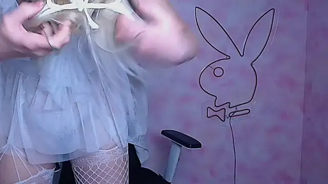 Snapshot of Madonna_Fire chatting on 02-08-26, 07:45 Madonna Fire online show from 02-08-26, 07:45