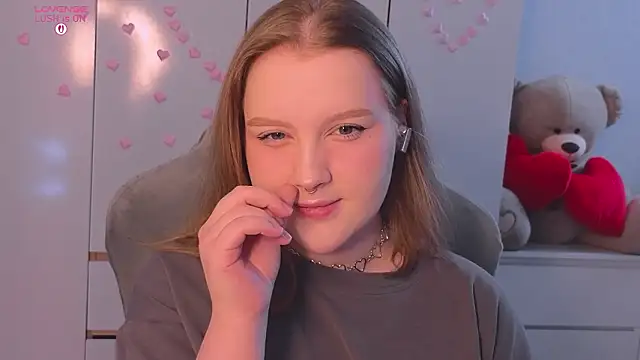 Snapshot of Ol1via chatting on 02-16-26, 01:35 Ol1via online show from 02-16-26, 01:35