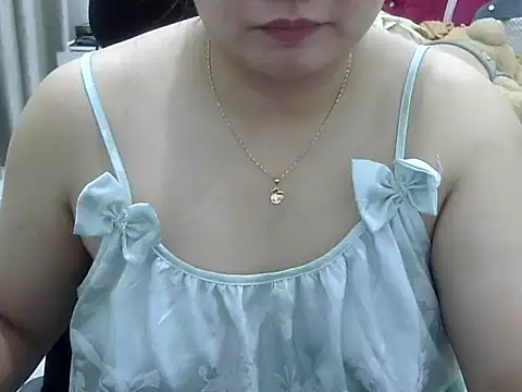 Snapshot of Sarah_no_land chatting on 06-30-26, 02:29 Sarah no land online show from 06-30-26, 02:29