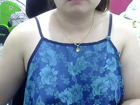 Snapshot of Sarah_no_land chatting on 07-21-26, 02:52 Sarah no land online show from 07-21-26, 02:52