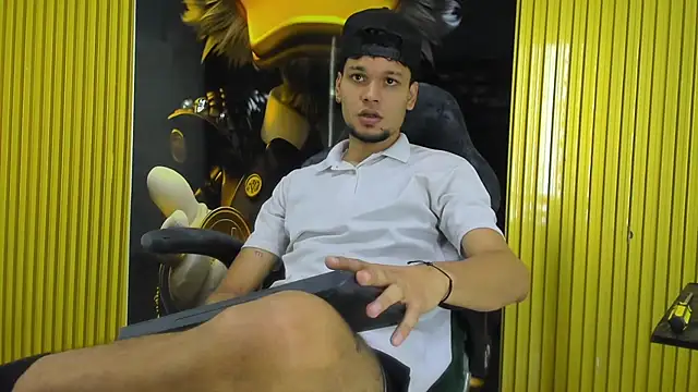 Snapshot of Lucas_hot_20 chatting on 01-17-26, 05:23 Lucas hot 20 online show from 01-17-26, 05:23