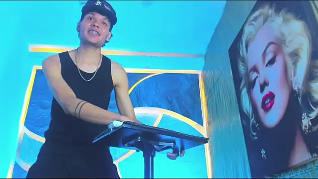 Snapshot of Lucas_hot_20 chatting on 02-06-26, 06:07 Lucas hot 20 online show from 02-06-26, 06:07